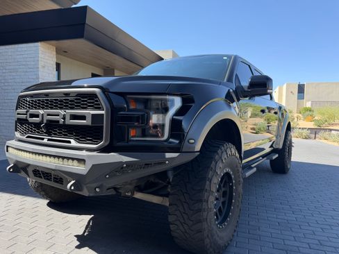 Used 2018 Ford F150 Raptor w/ Equipment Group 802A Luxury AWD/4WD image 4