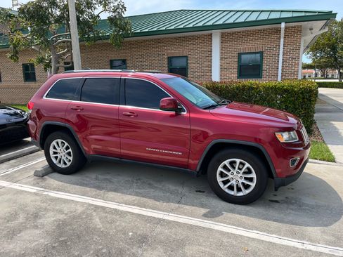 Used 2014 Jeep Grand Cherokee Laredo w/ Security & Convenience Group image 2