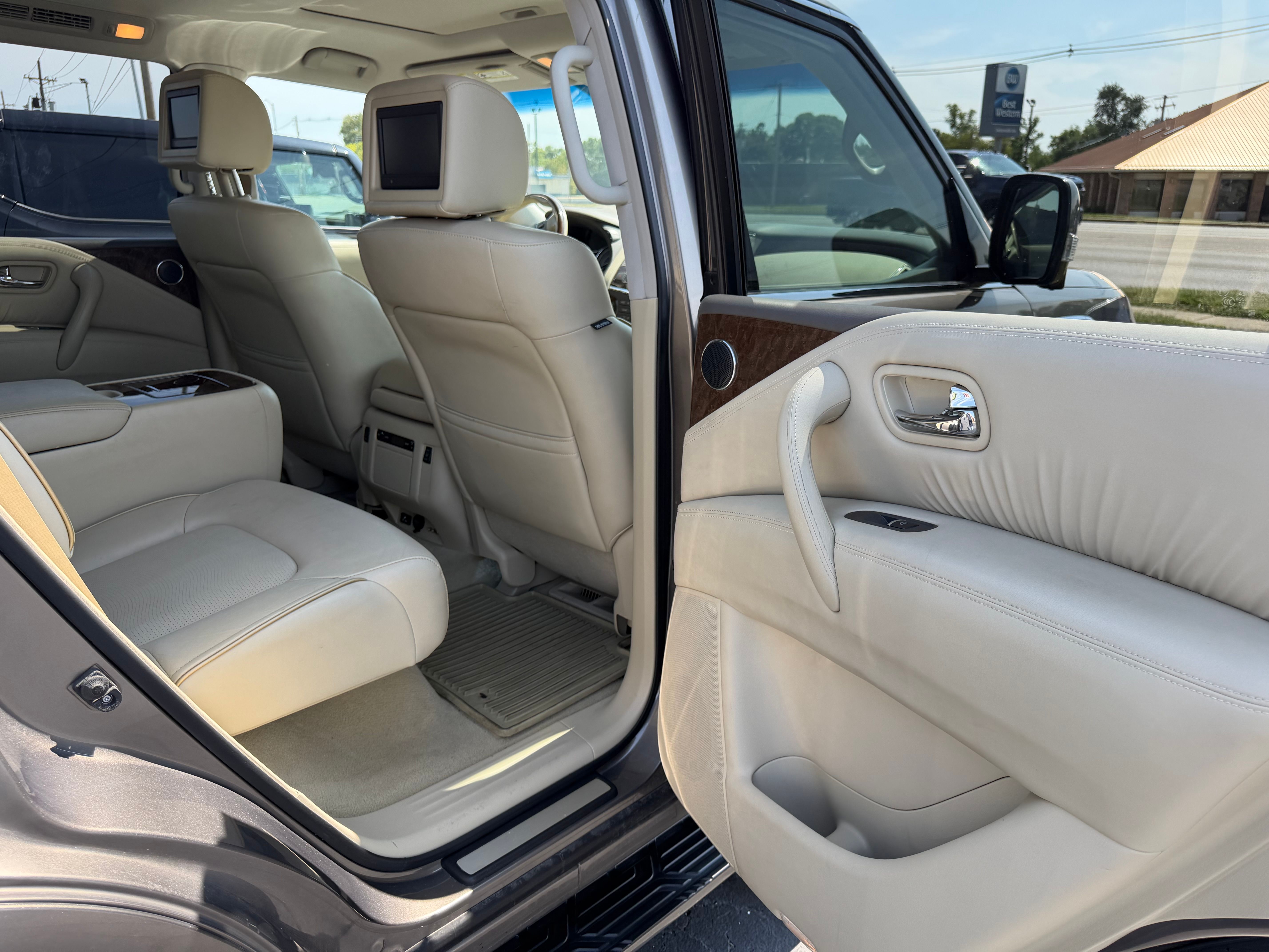 Used 2015 INFINITI QX80 4WD w/ 22" Wheel Package image 12