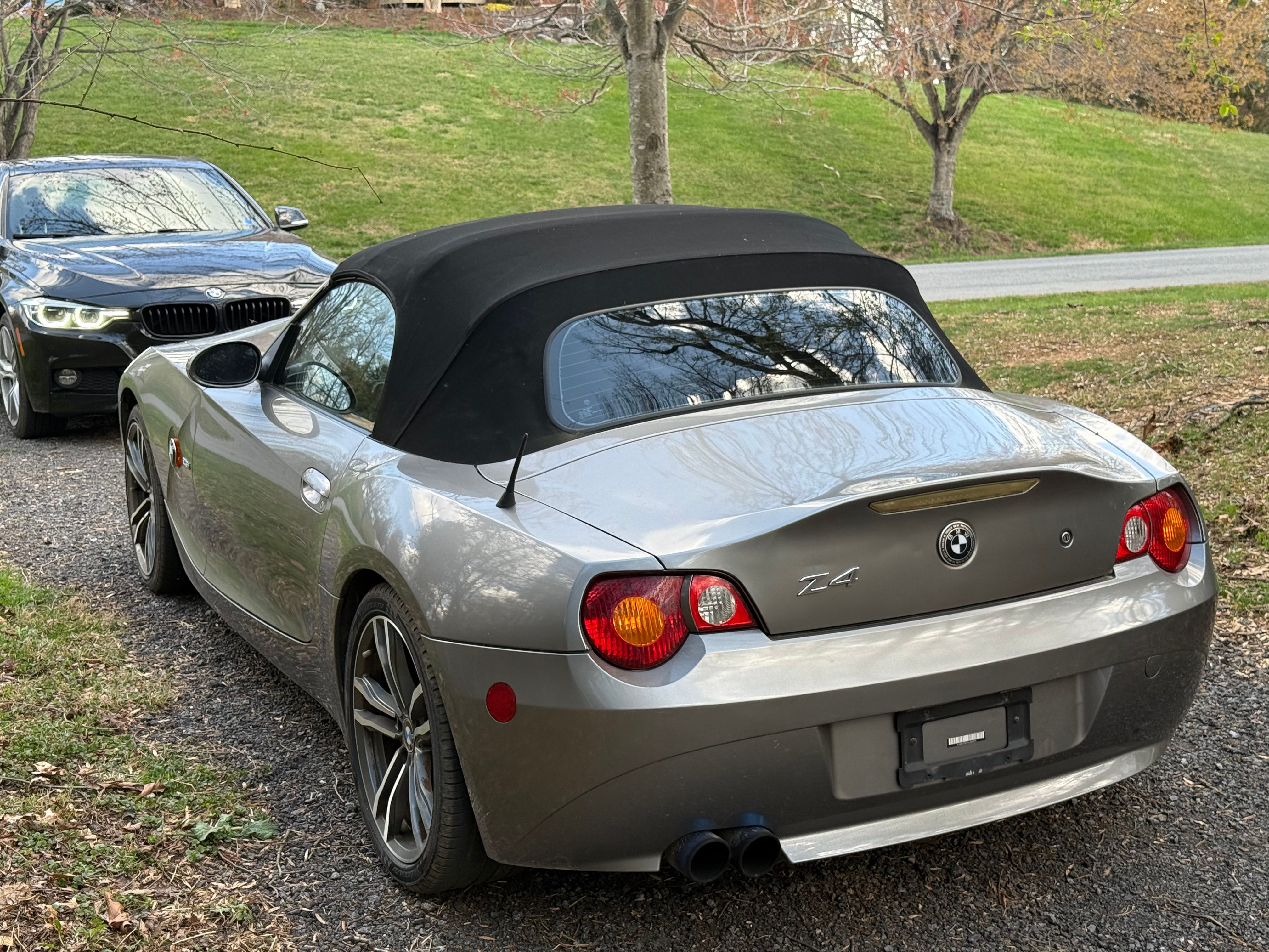 Used 2004 BMW Z4 2.5i RWD image 2