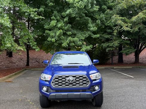 Used 2022 Toyota Tacoma TRD Off-Road AWD/4WD image 4