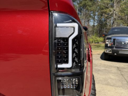 Used 2017 Toyota Tacoma TRD Sport w/ Tow Package (A/T) image 11