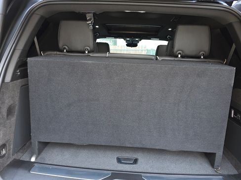 Used 2024 Cadillac Escalade Premium Luxury image 3