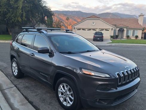 Used 2014 Jeep Cherokee Latitude w/ Comfort/Convenience Group image 1