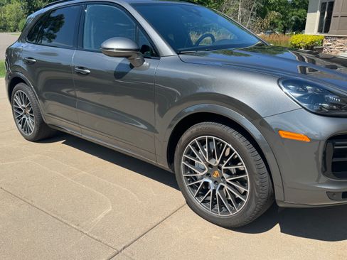 Used 2020 Porsche Cayenne Turbo AWD/4WD image 19