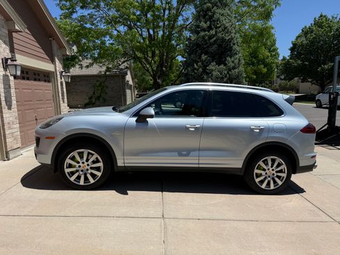 Used 2016 Porsche Cayenne S AWD/4WD image 10