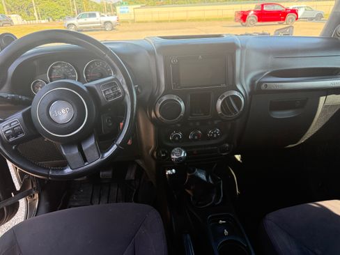 Used 2013 Jeep Wrangler Unlimited Sport w/ Connectivity Group image 4