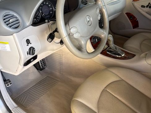 Used 2005 Mercedes-Benz CLK 320 Coupe image 14