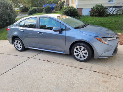 Used 2024 Toyota Corolla LE image 2