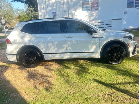 Used 2022 Volkswagen Tiguan SE R-Line image 4