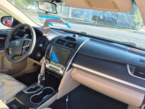 Used 2012 Toyota Camry LE image 14