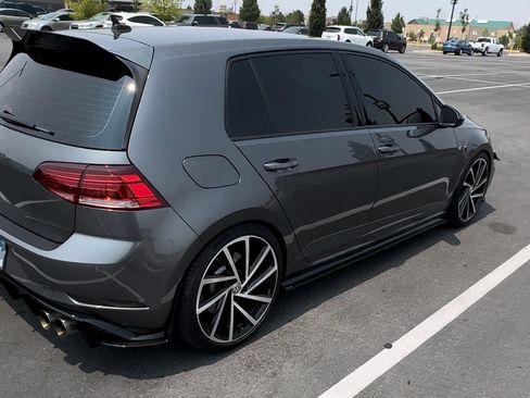 Used 2018 Volkswagen Golf 4-Door image 2