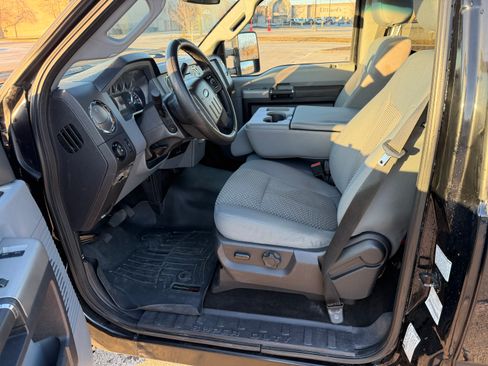 Used 2016 Ford F350 XLT image 2