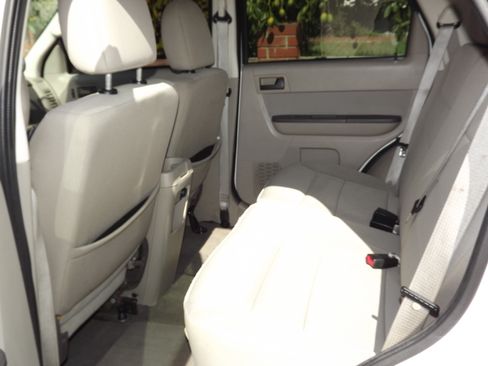 Used 2010 Ford Escape XLT AWD/4WD image 10