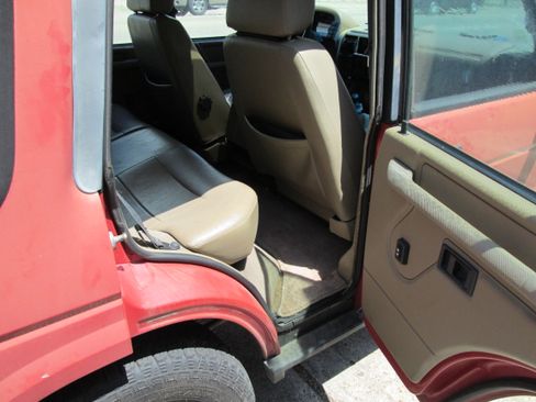 Used 1996 Land Rover Discovery SE AWD/4WD image 16