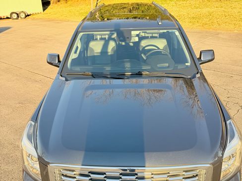 Used 2020 GMC Yukon XL Denali w/ Denali Premium Package image 10