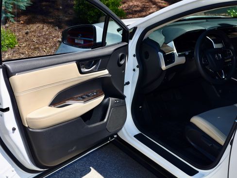 Used 2018 Honda Clarity Plug-In Hybrid image 19