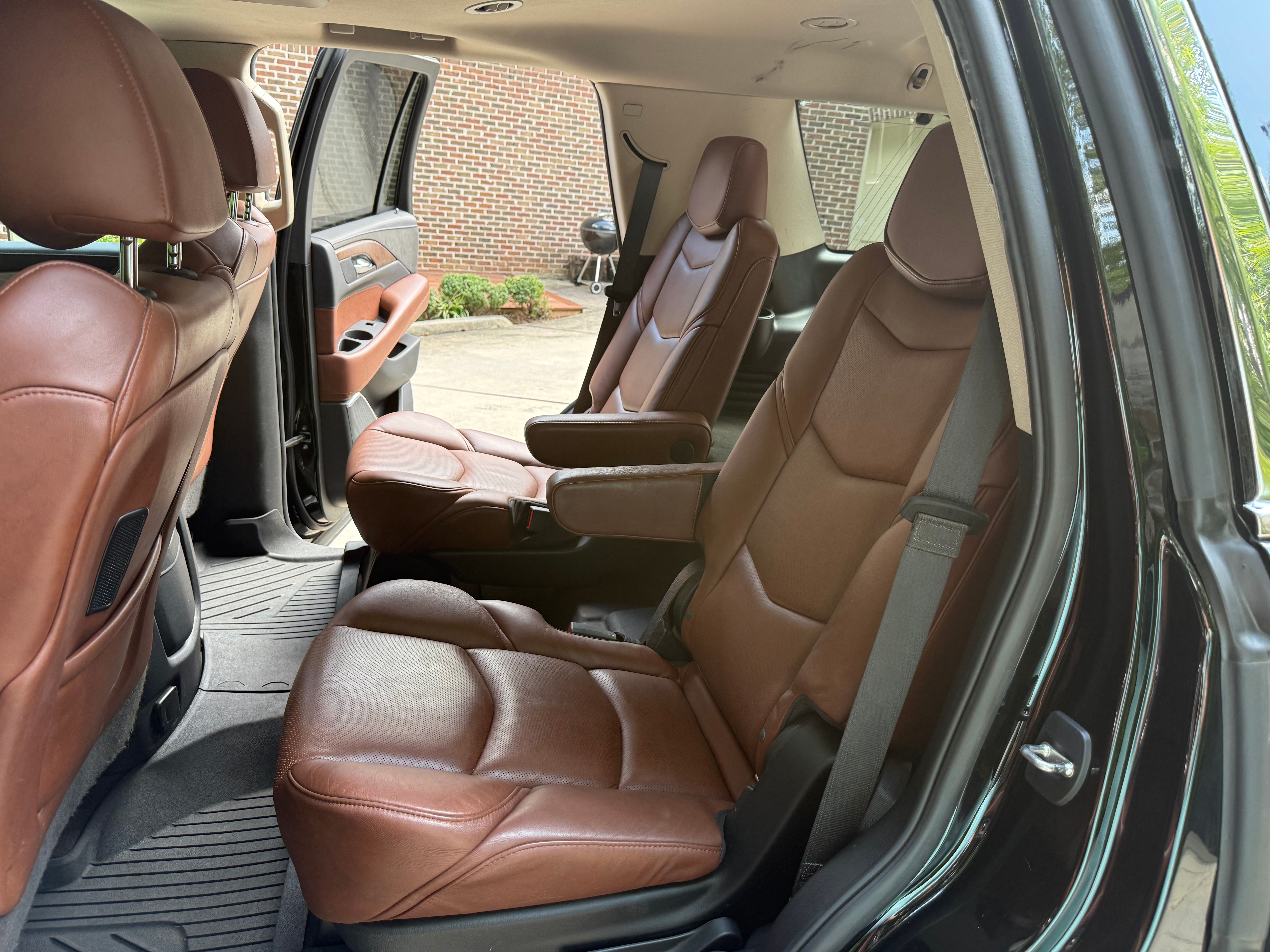 Used 2020 Cadillac Escalade Premium Luxury AWD/4WD image 13