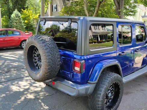 Used 2019 Jeep Wrangler Unlimited Sahara image 6