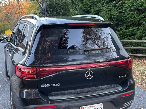 Used 2024 Mercedes-Benz EQB 300 4MATIC image 4