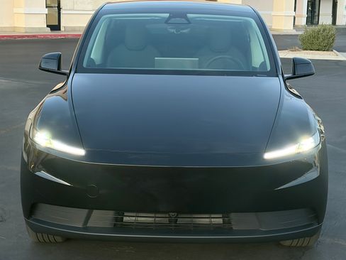 Used 2026 Tesla Model Y 2WD image 2