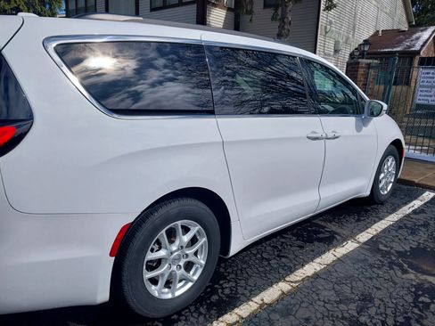 Used 2022 Chrysler Pacifica Touring-L image 26