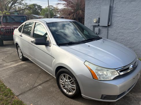Used 2009 Ford Focus SE image 2