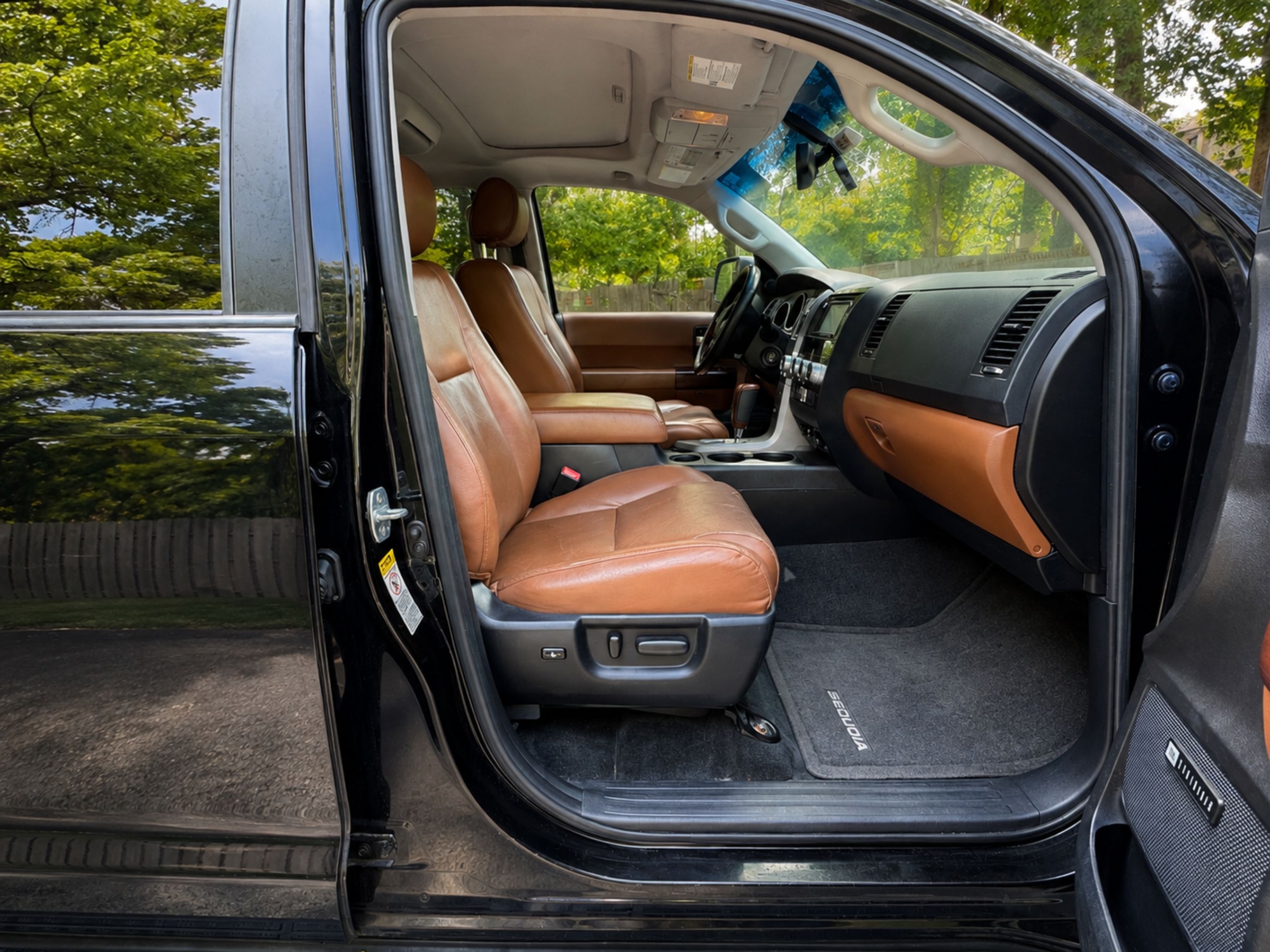 Used 2017 Toyota Sequoia Platinum AWD/4WD image 12