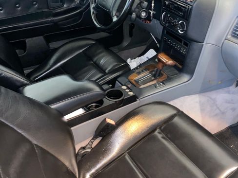 Used 1995 BMW 325is Coupe image 9