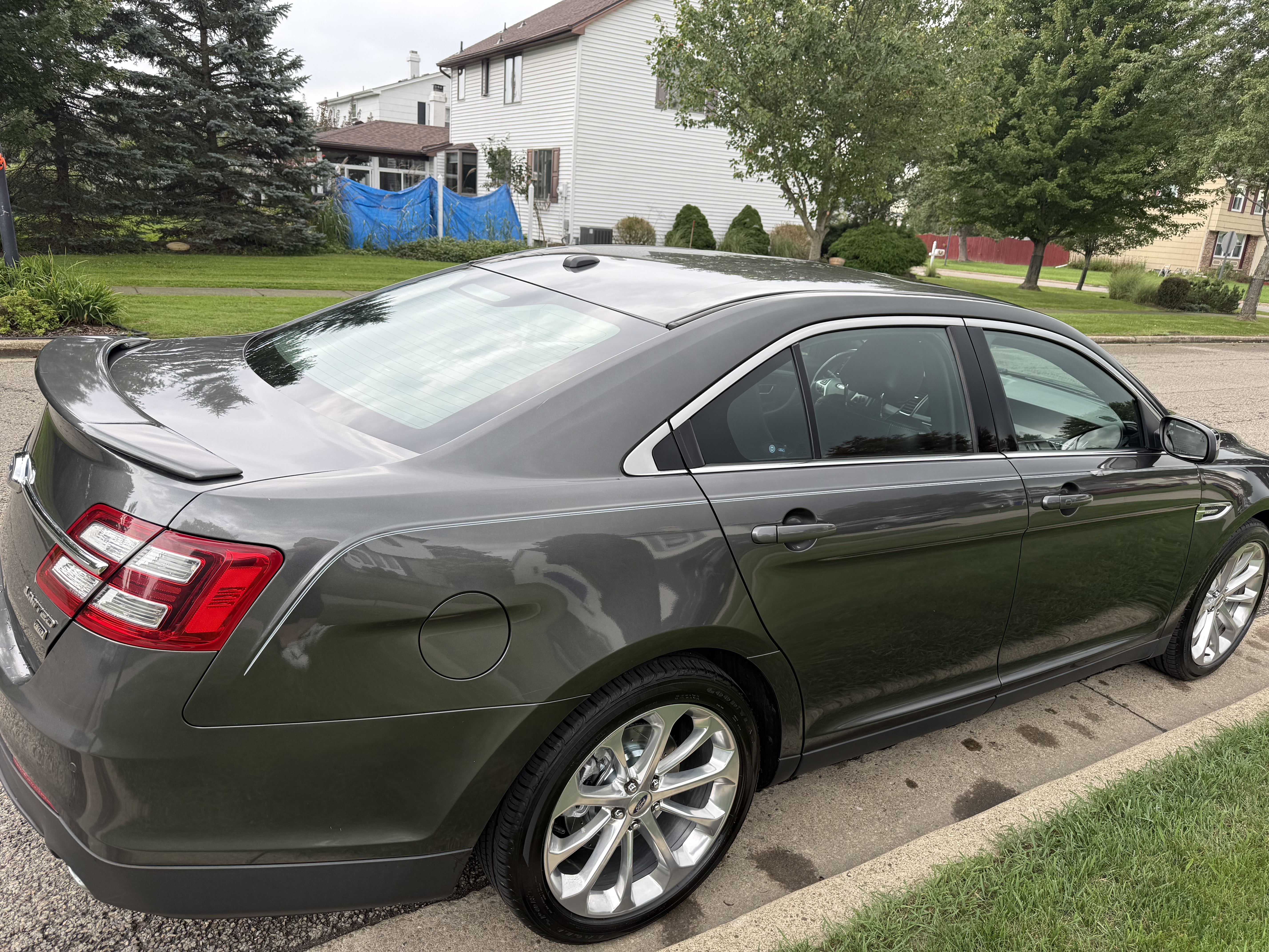 Used 2019 Ford Taurus Limited AWD/4WD image 5