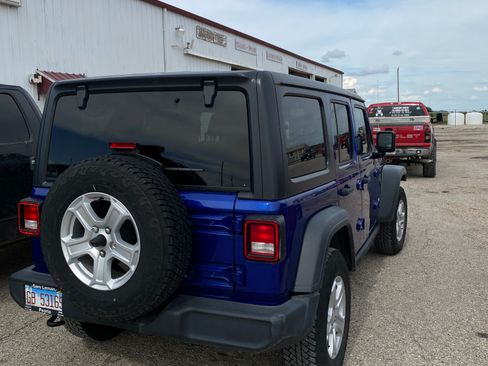 Used 2018 Jeep Wrangler Unlimited Sport AWD/4WD image 5