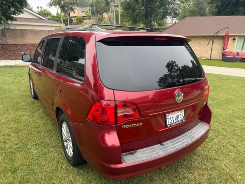 Used 2014 Volkswagen Routan SE image 26