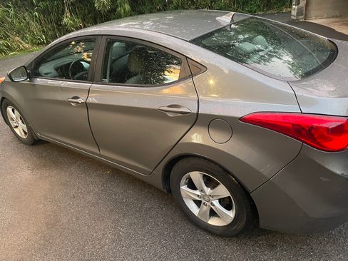 Used 2013 Hyundai Elantra GLS w/ Preferred Pkg FWD image 2