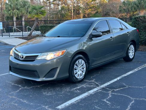Used 2014 Toyota Camry L image 1