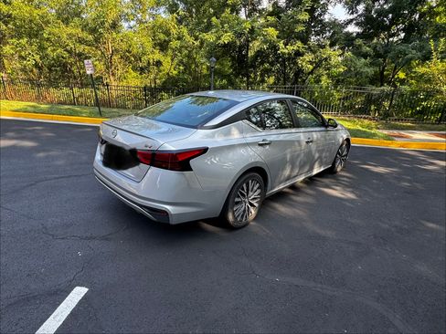 Used 2023 Nissan Altima 2.5 SV FWD image 12