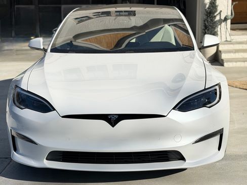 Used 2023 Tesla Model S Standard Range image 1