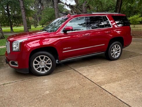 Used 2015 GMC Yukon Denali w/ Premium Package image 16