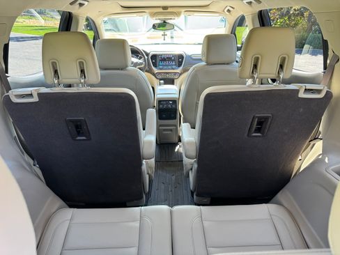 Used 2018 GMC Acadia Denali w/ Technology Package AWD/4WD image 17