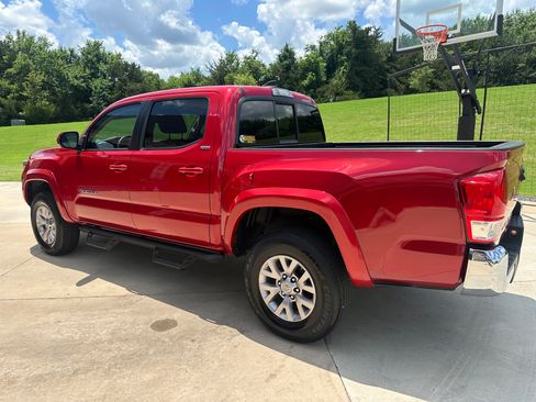 Used 2017 Toyota Tacoma SR5 w/ Tow Package RWD image 6