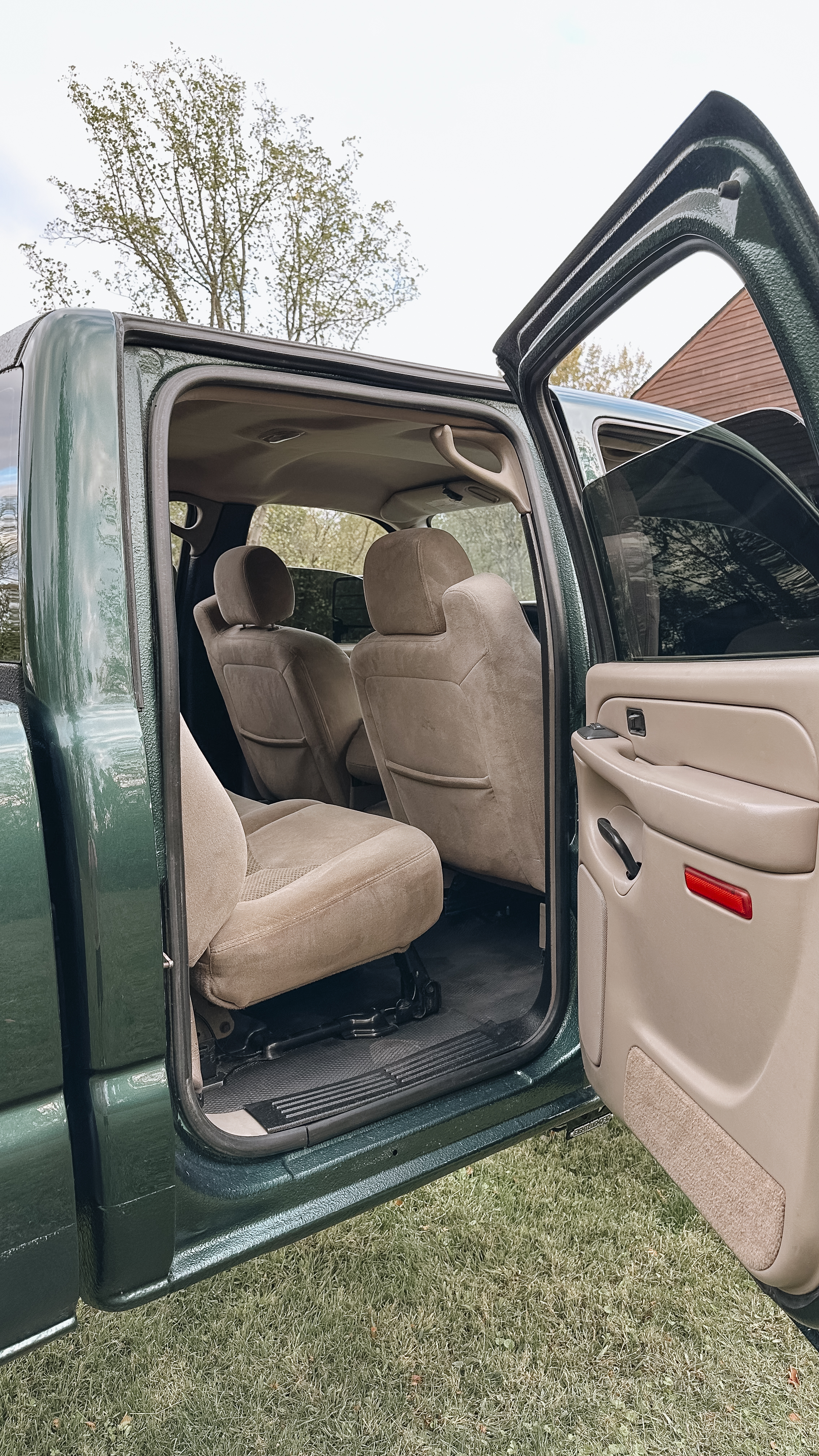 Used 2004 Chevrolet Silverado 2500 W/T w/ Skid Plate Package AWD/4WD image 21