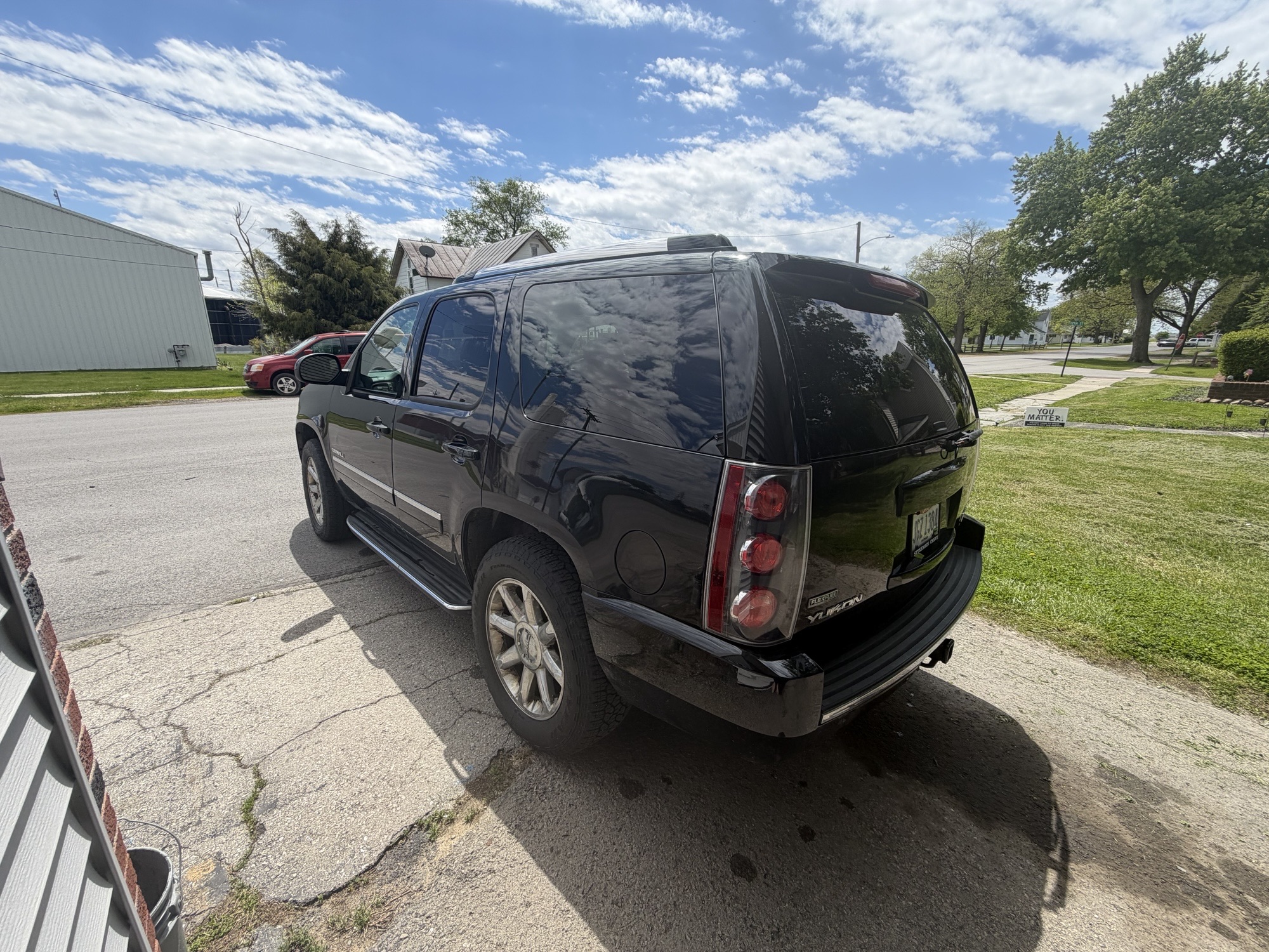 Used 2011 GMC Yukon Denali AWD/4WD image 5