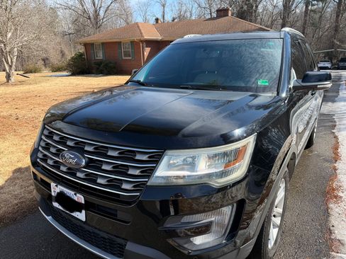 Used 2016 Ford Explorer XLT w/ Equipment Group 202A image 16