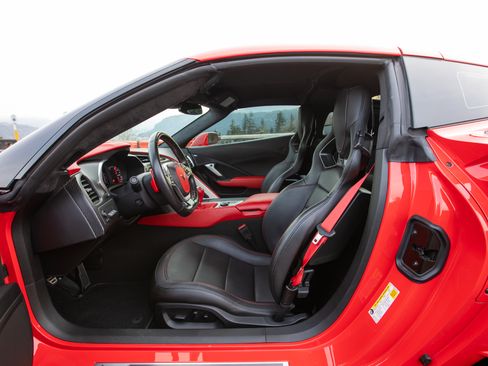 Used 2016 Chevrolet Corvette Z06 w/ 3LZ Preferred Equipment Group image 16