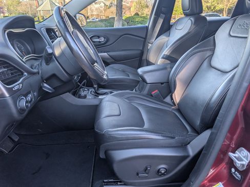 Used 2021 Jeep Cherokee Limited image 11