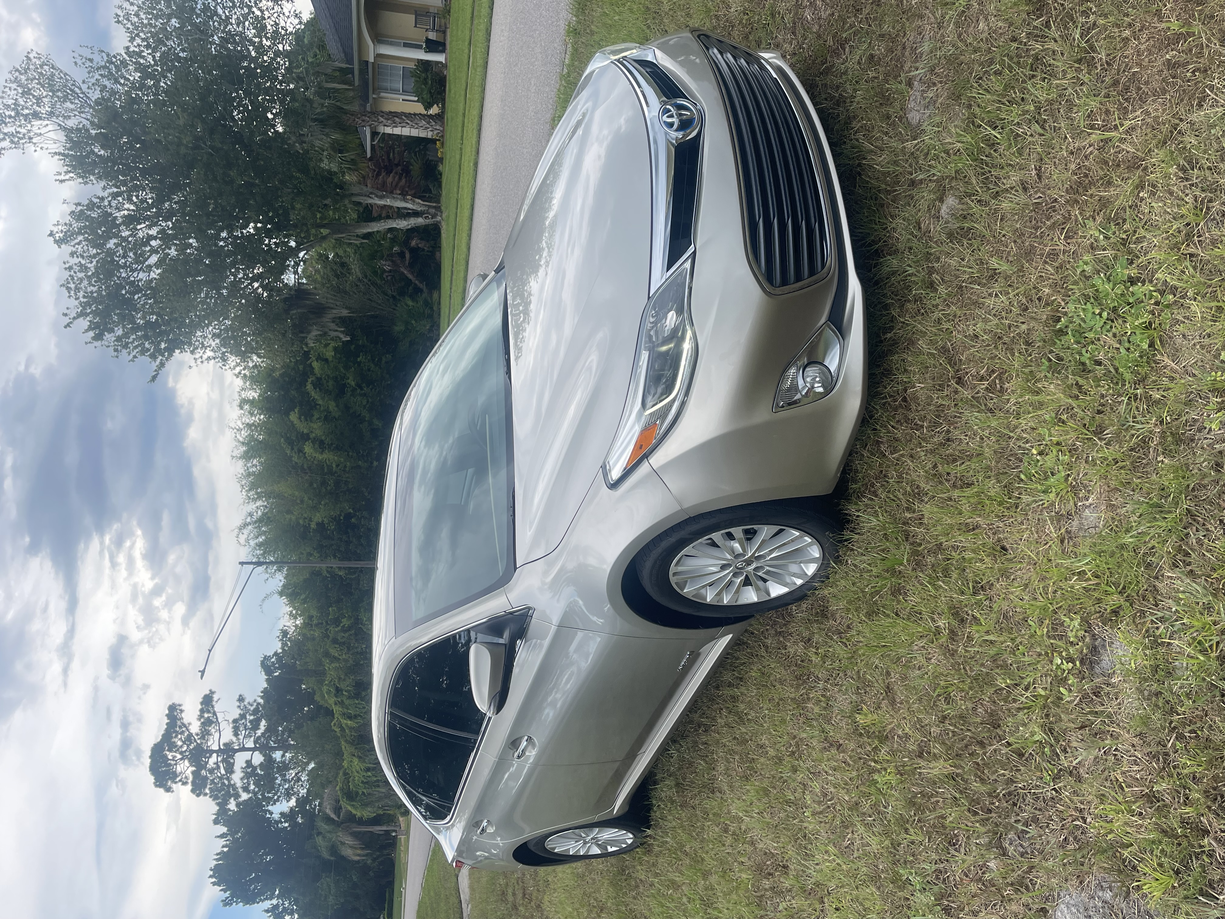 Used 2014 Toyota Avalon Limited FWD image 1