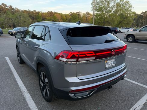 Used 2024 Volkswagen Atlas Cross Sport SE image 6