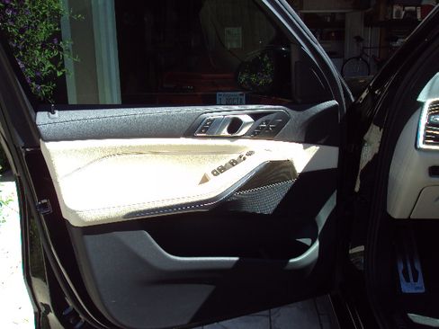 Used 2022 BMW X5 xDrive40i w/ M Sport Package image 24