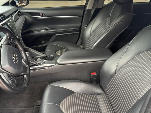 Used 2018 Toyota Camry SE image 10