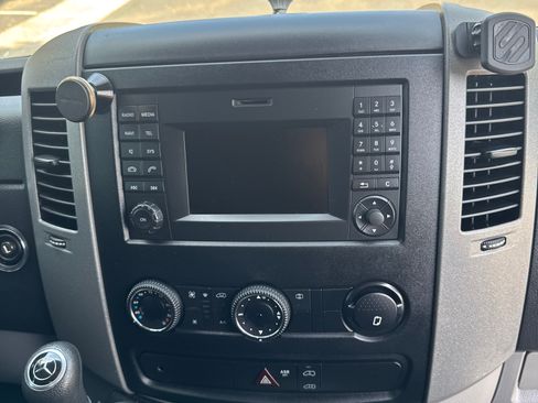 Used 2016 Mercedes-Benz Sprinter 2500 image 12