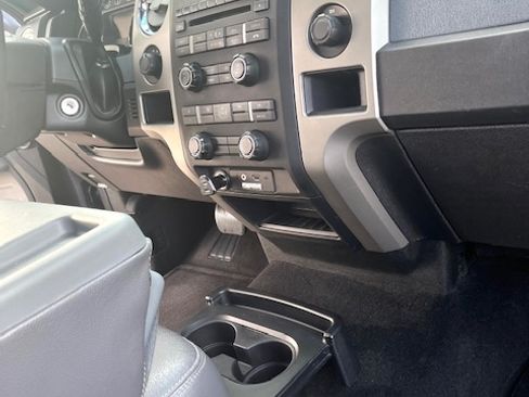 Used 2011 Ford F150 XLT w/ XLT Chrome Pkg image 6